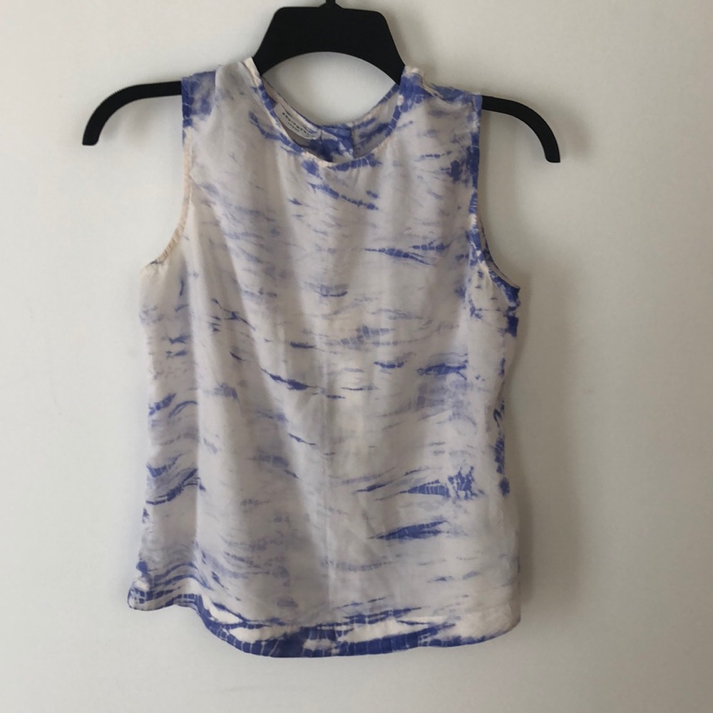 Equipment tie-dye blouse.